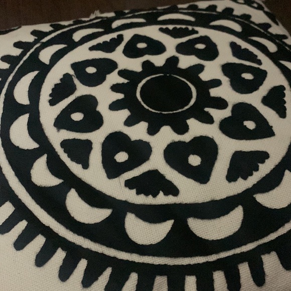 Bouclair Ozlem Cushions (2) - Picture 3 of 4